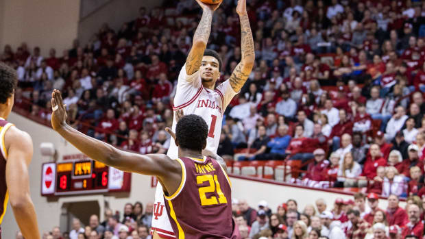 Indiana Hoosiers center Kel'el Ware (1) shoots the ball while Minnesota Golden Gophers forward Pharrel Payne (21) defends.